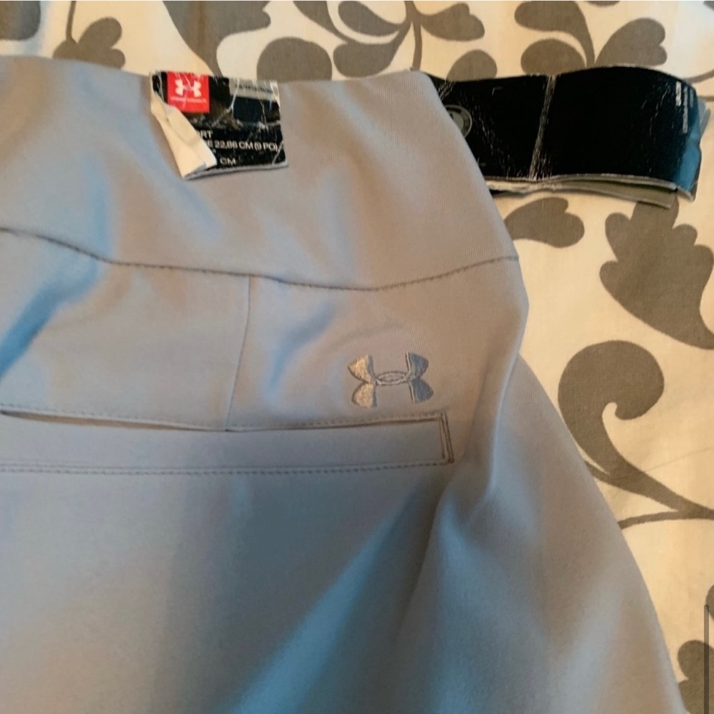 UNDER ARMOUR GOLF SHORTS - Picture 2 of 6